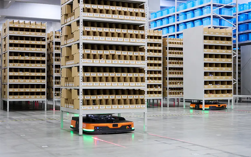 プラス ロジスティクスが開発した2種類の自動搬送ロボットを組み合わせたシステム『ツインピック』