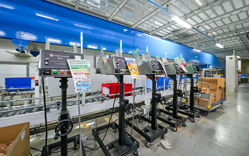 ジョインテックス東日本センターで活用中のチラシ自動投函機(フィーダー)