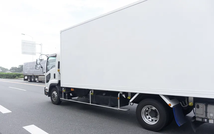 センター運営と配送を一括受託